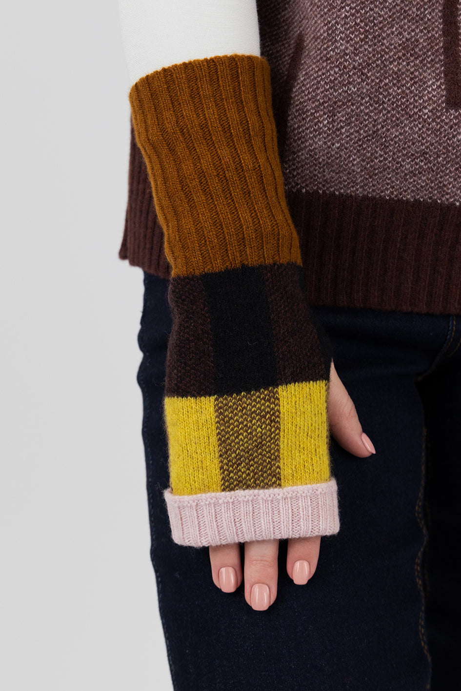 CHEQUERED HAND WARMER - CHOCOLATE