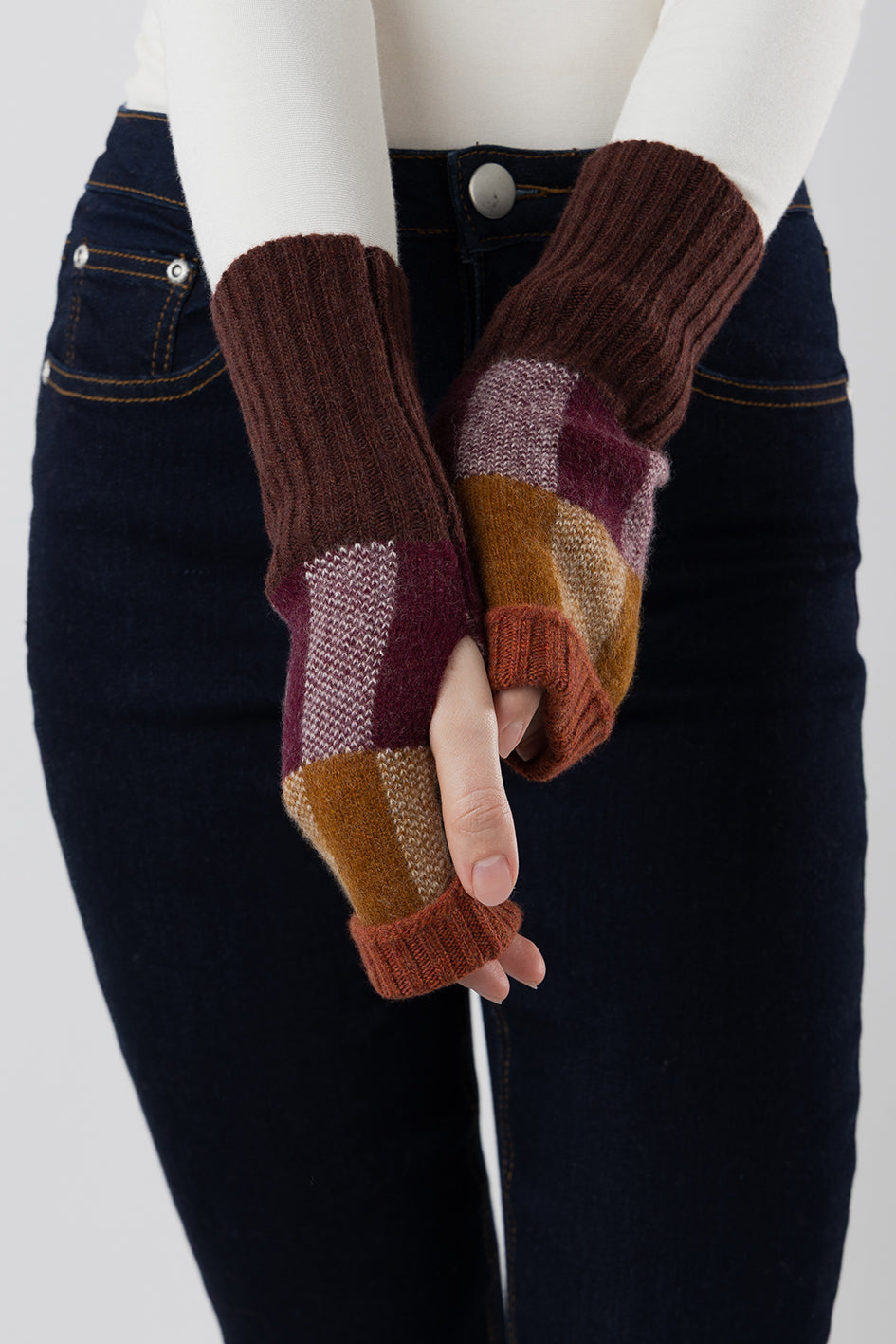 CHEQUERED HAND WARMER - CREAM