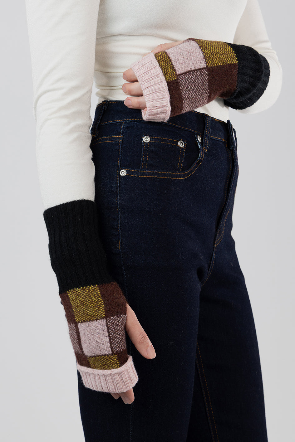 'BLOCK PRINT' TARTAN HAND WARMER - CHOCOLATE