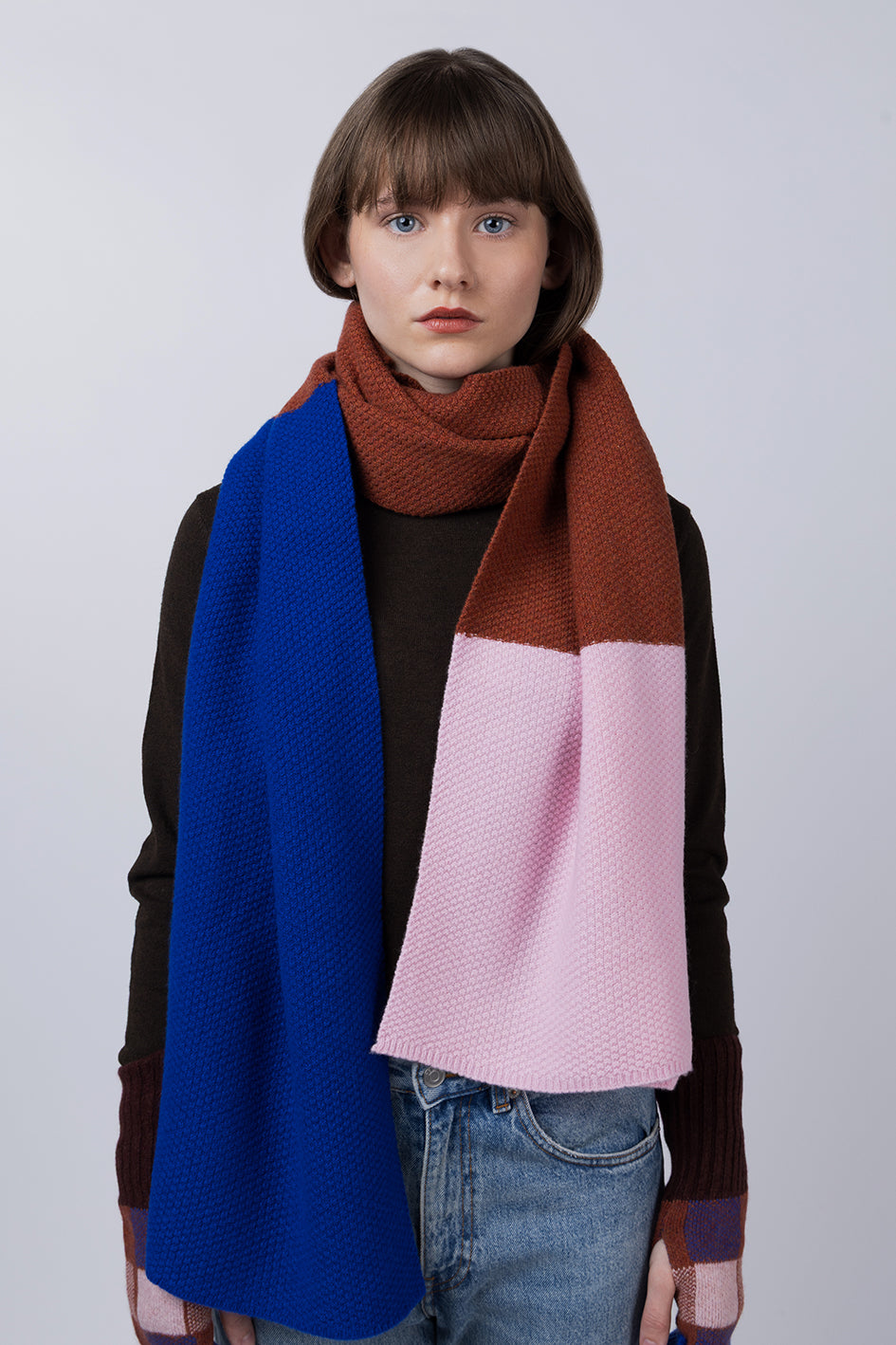 MOSS STITCH BLANKET SCARF IN BLUE/BROWN/PINK
