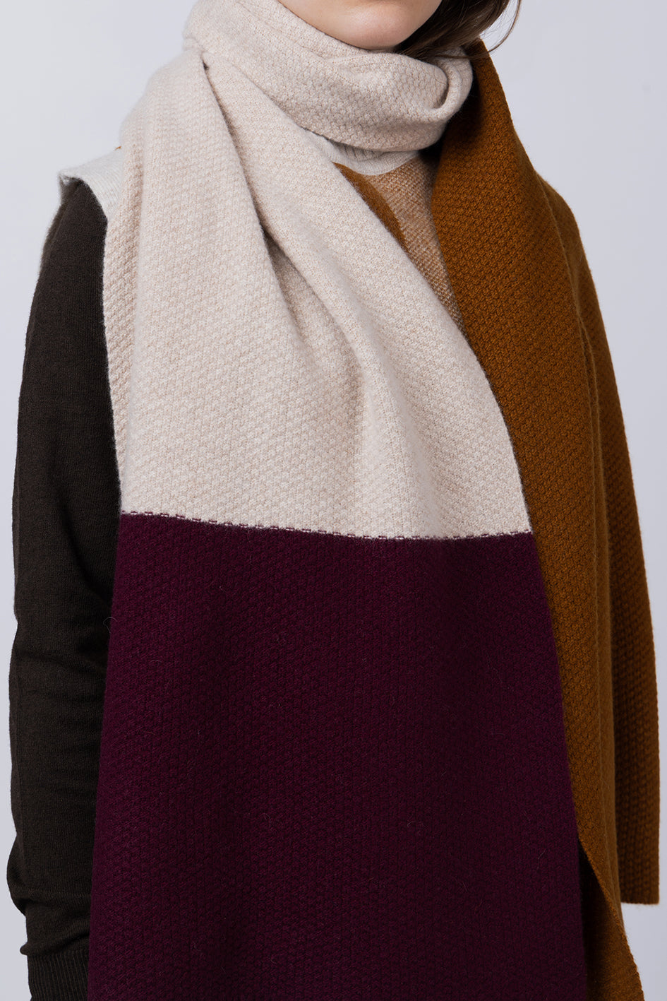 MOSS STITCH BLANKET SCARF IN CUMIN, BEIGE, PLUM