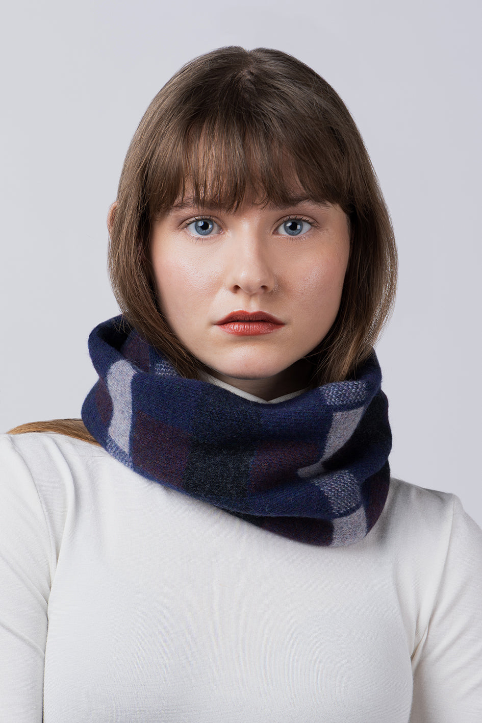 'BLOCK PRINT' TARTAN SNOOD - NAVY