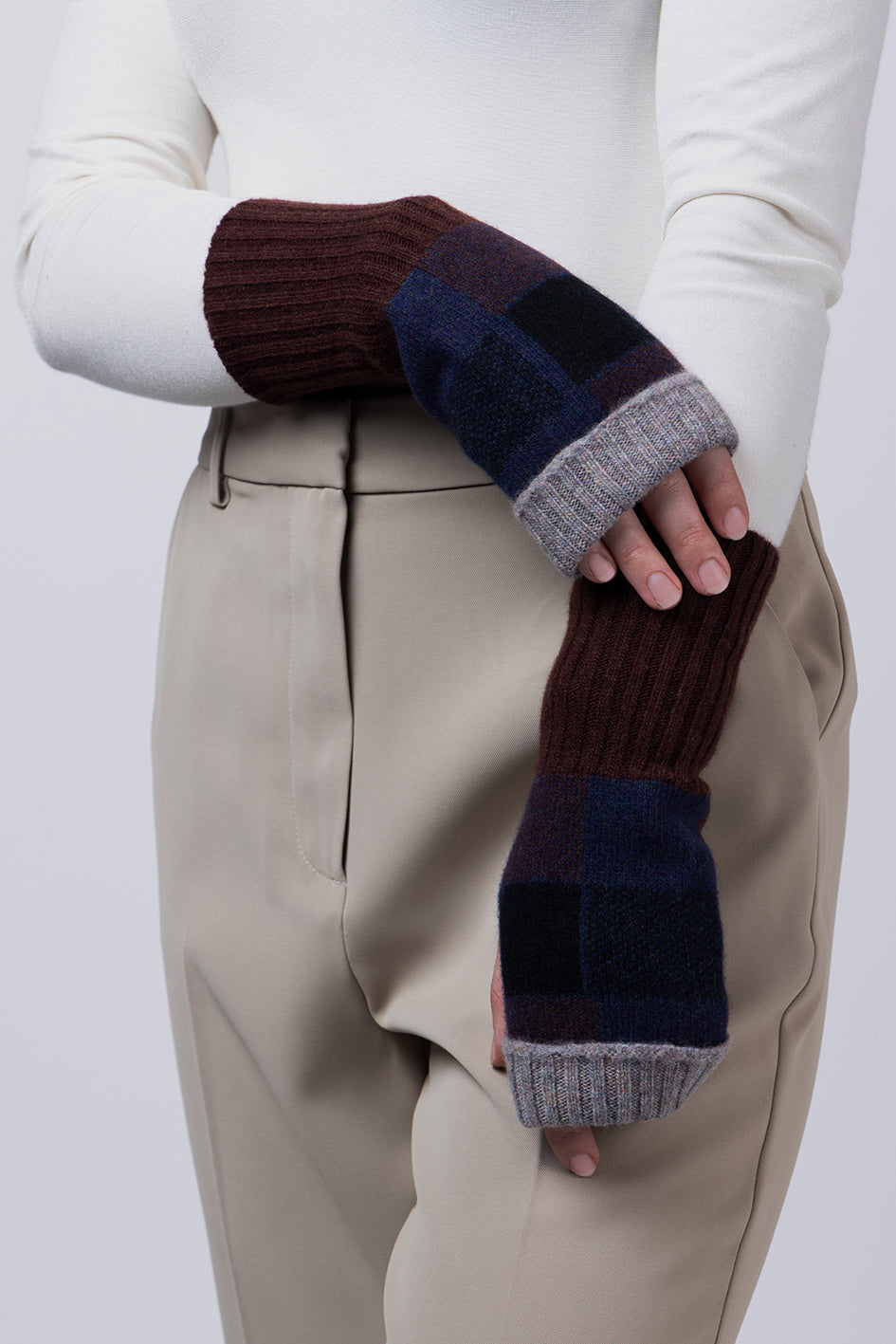 'BLOCK PRINT' TARTAN HAND WARMER - NAVY