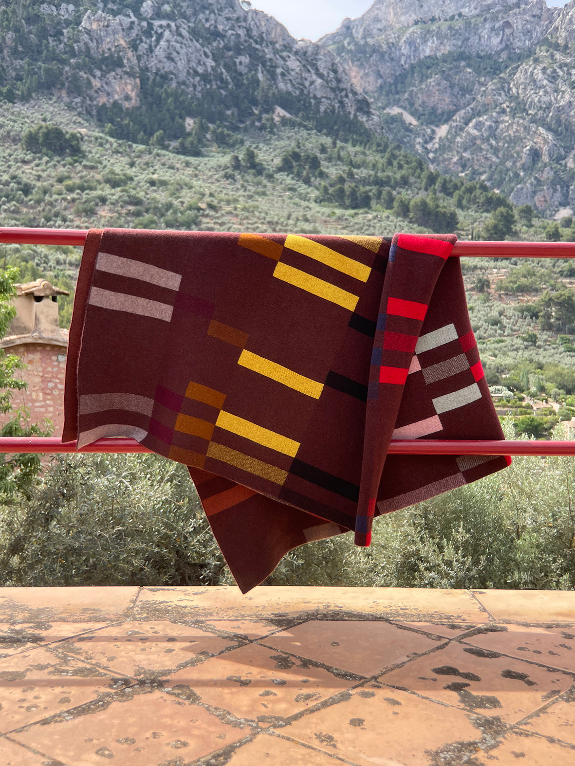 ALBERS THROW - BROWN