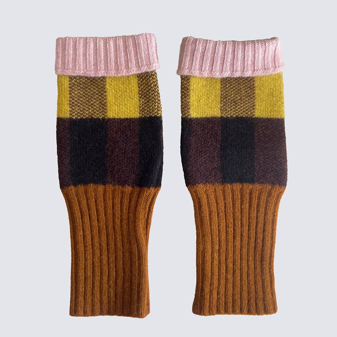 CHEQUERED HAND WARMER - CHOCOLATE