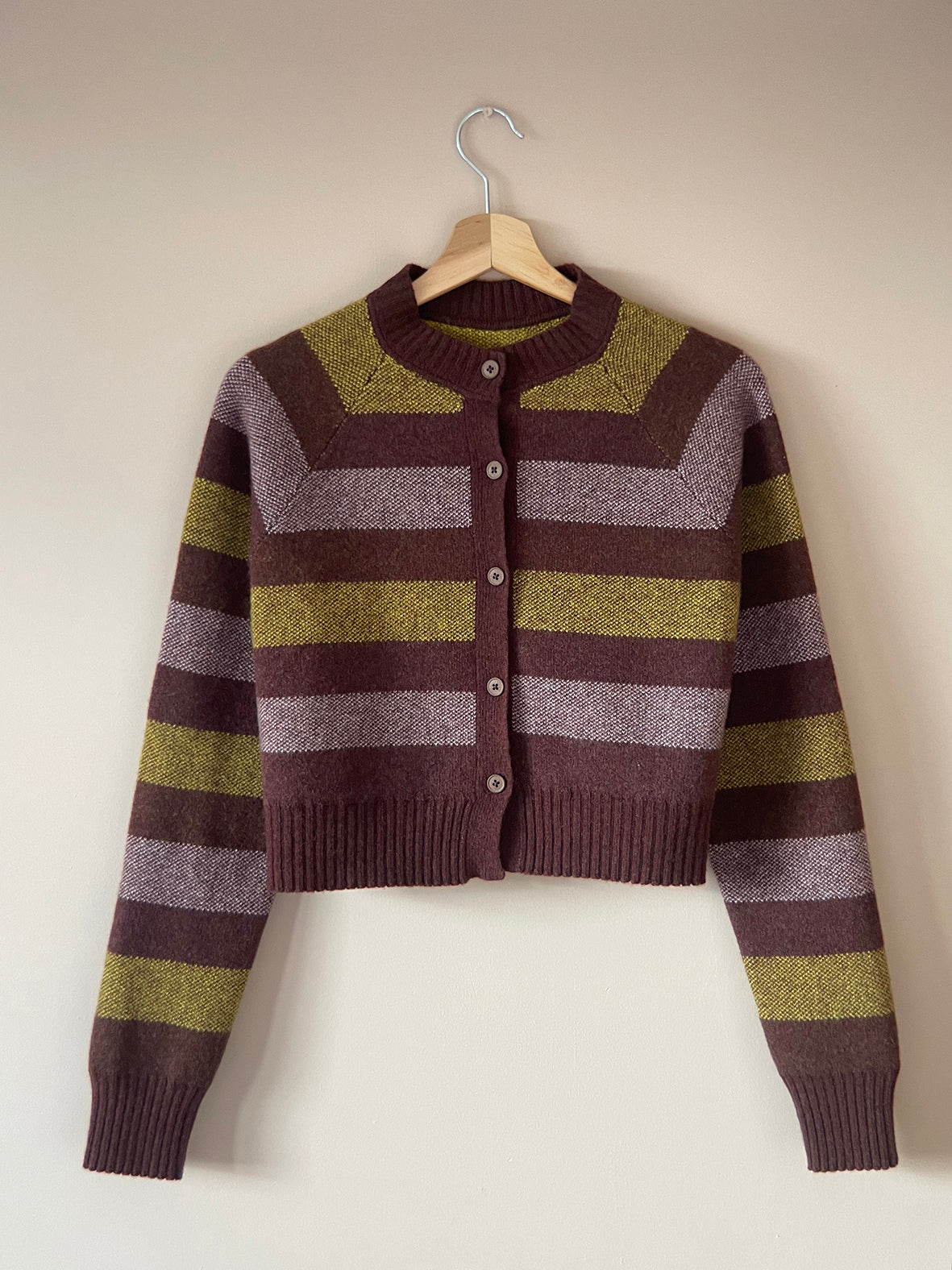 STRIPED CROPPED CARDIGAN - CHOCOLATE