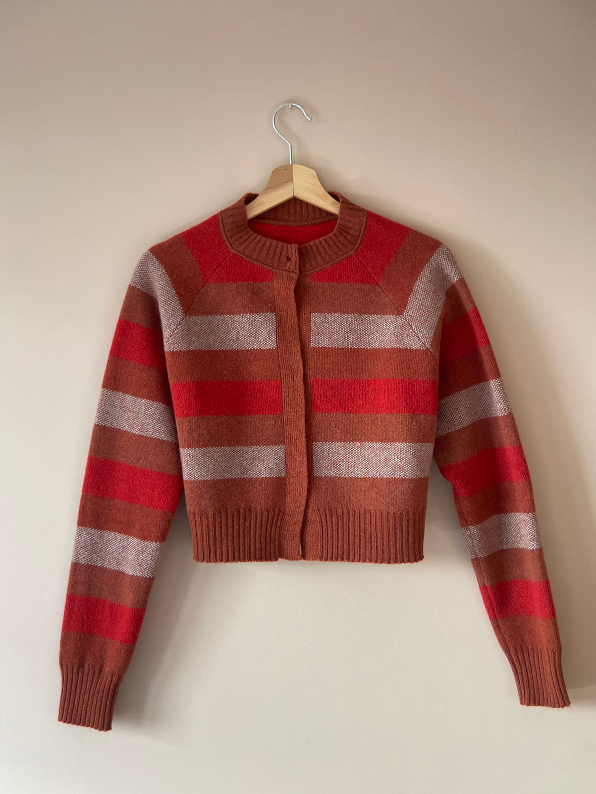 STRIPED CROPPED CARDIGAN - RUST