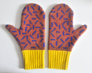 DASH MITTEN IN BROWN BLUE AND YELLOW
