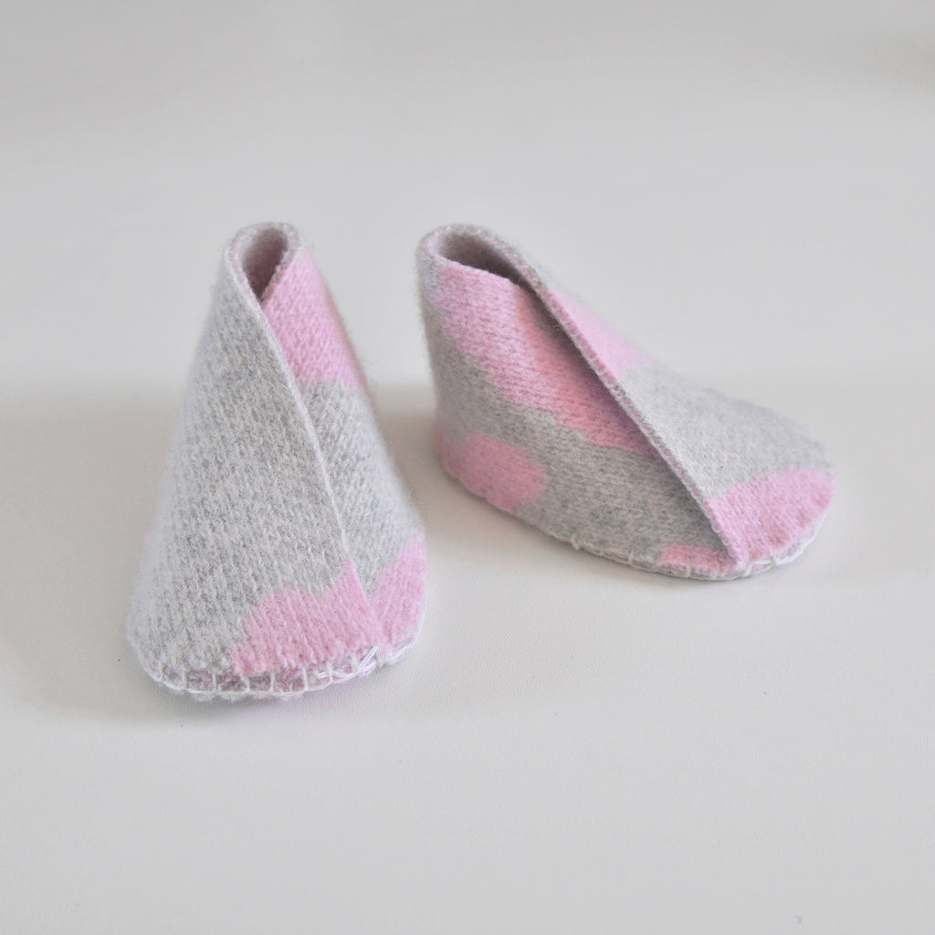 WIGGLE BABY BOOTIE IN GREY AND PINK